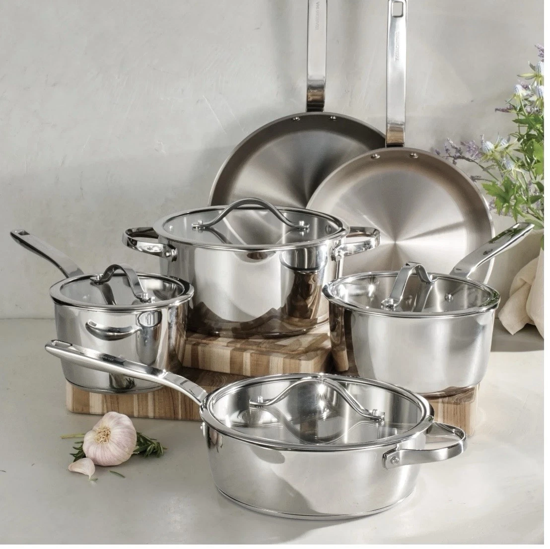 Tramontina 10 Piece Tri-Ply Clad Stainless Steel Cookware Set with Glass Lids
Opens in a new window