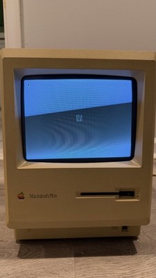 Apple Macintosh Plus 1MB M0001A - Working