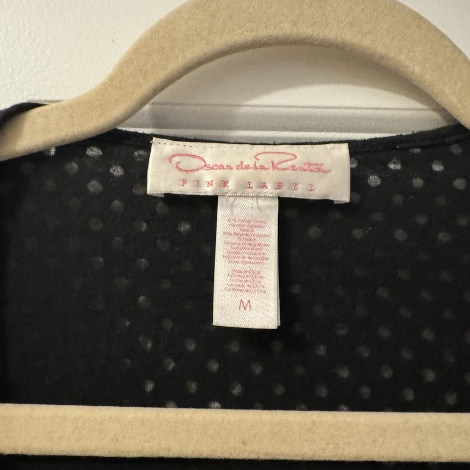 Bata Oscar de la Renta Etiqueta Rosa Negra Encaje Mediana Minimalista Tranquila Lujo Foto 2 de 4