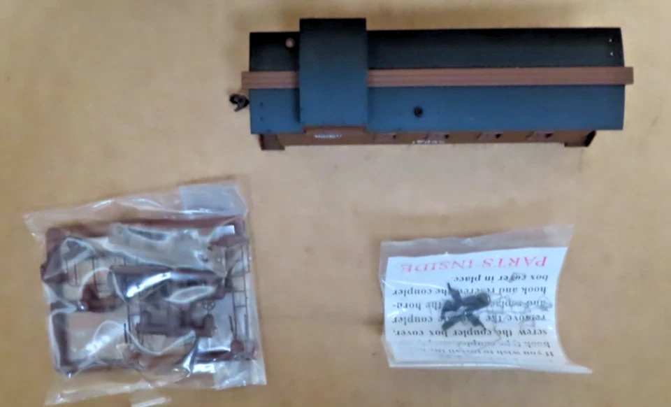 WALTHERS 932-7566 4 WINDOW CABOOSE NEW YORK CENTRAL NYC # 17962 HO SCALE - Image 2 of 4