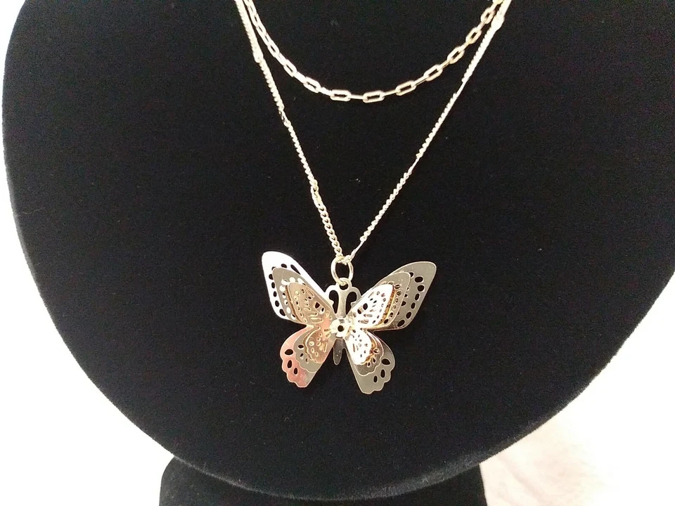 NUEVO CON ETIQUETAS 3 Hilos Tono Dorado Mariposa Moda Collar Forever 21 Foto 2 de 4