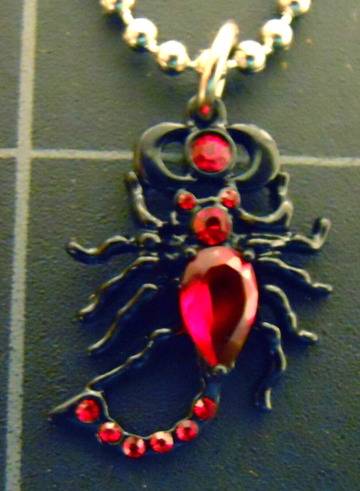 Collar Colgante ESCORPIÓN Cadena Acero Inoxidable Nuevo Cristales Rojos Zodiaco Dije Foto 4 de 4