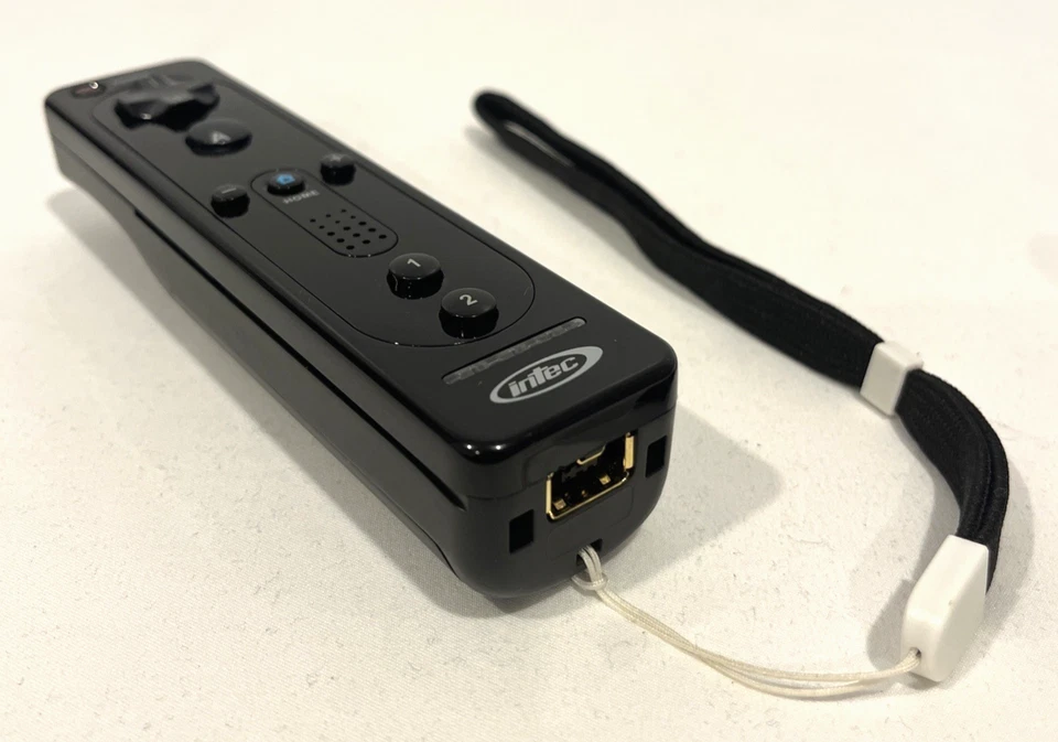 INTEC BLACK WIRELESS CONTROLLER & BLUE NUNCHUK W/ SILICONE COVER NINTENDO WII - Image 4 of 4