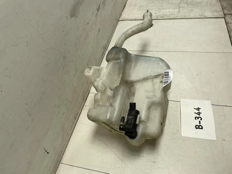 2005 VOLVO V50 T5  WINDSHIELD WASHER RESERVOIR OEM+ - Image 2 of 4