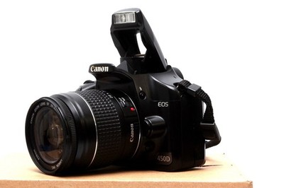 Canon EOS 450D 12,2 MP DSLR mit Canon EF 28-80mm II Objektiv und Zub