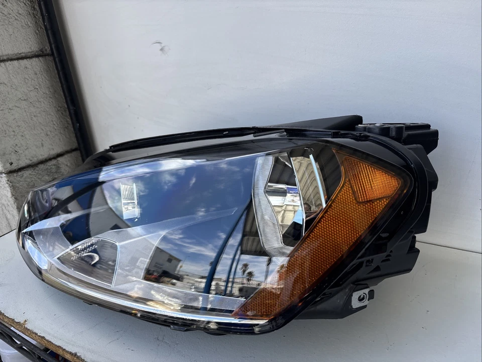 FARO IZQUIERDO VOLKSWAGEN GTI 2015-2017 LADO IZQUIERDO TAPA DE RECAMBIO USADO Foto 3 de 4