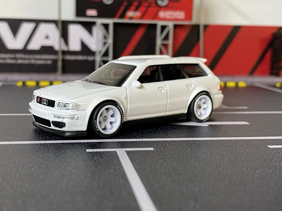 Rueda suelta Hot Wheels Custom 94 Audi Avant RS2 intercambiada elige una rueda Foto 4 de 4