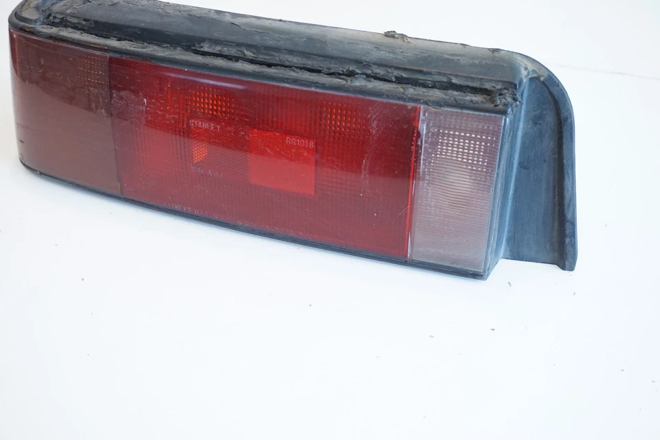 Luz trasera lateral del conductor Honda Civic Hatchback 1990-1991 OEM Foto 2 de 4