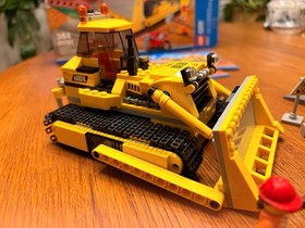 LEGO CITY: Bulldozer (60074) EUC Complete with box, instructions and figures