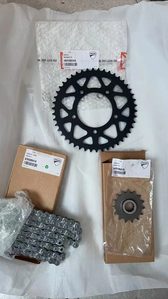[NUEVO] Ducati Genuino OEM Final Drive Kit Monster 821 2015-2021 67621091A Foto 2 de 4