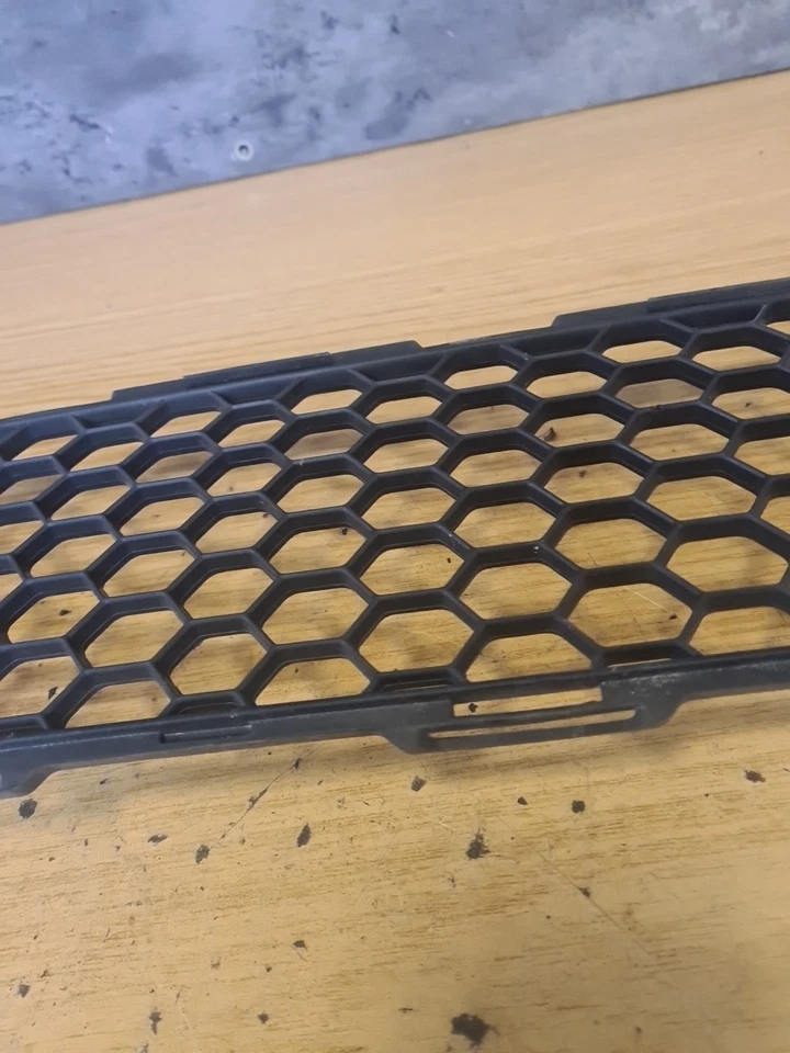 Parachoques delantero inferior Mitsubishi Lancer MK5 2009 6400B397 Foto 4 de 4