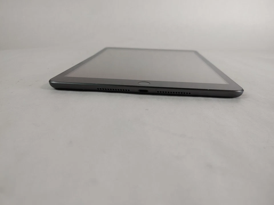 Apple iPad 9th Gen A2603 64 GB iOS 26.0 (Wi-Fi + 4G) Unlocked - Image 3 of 4