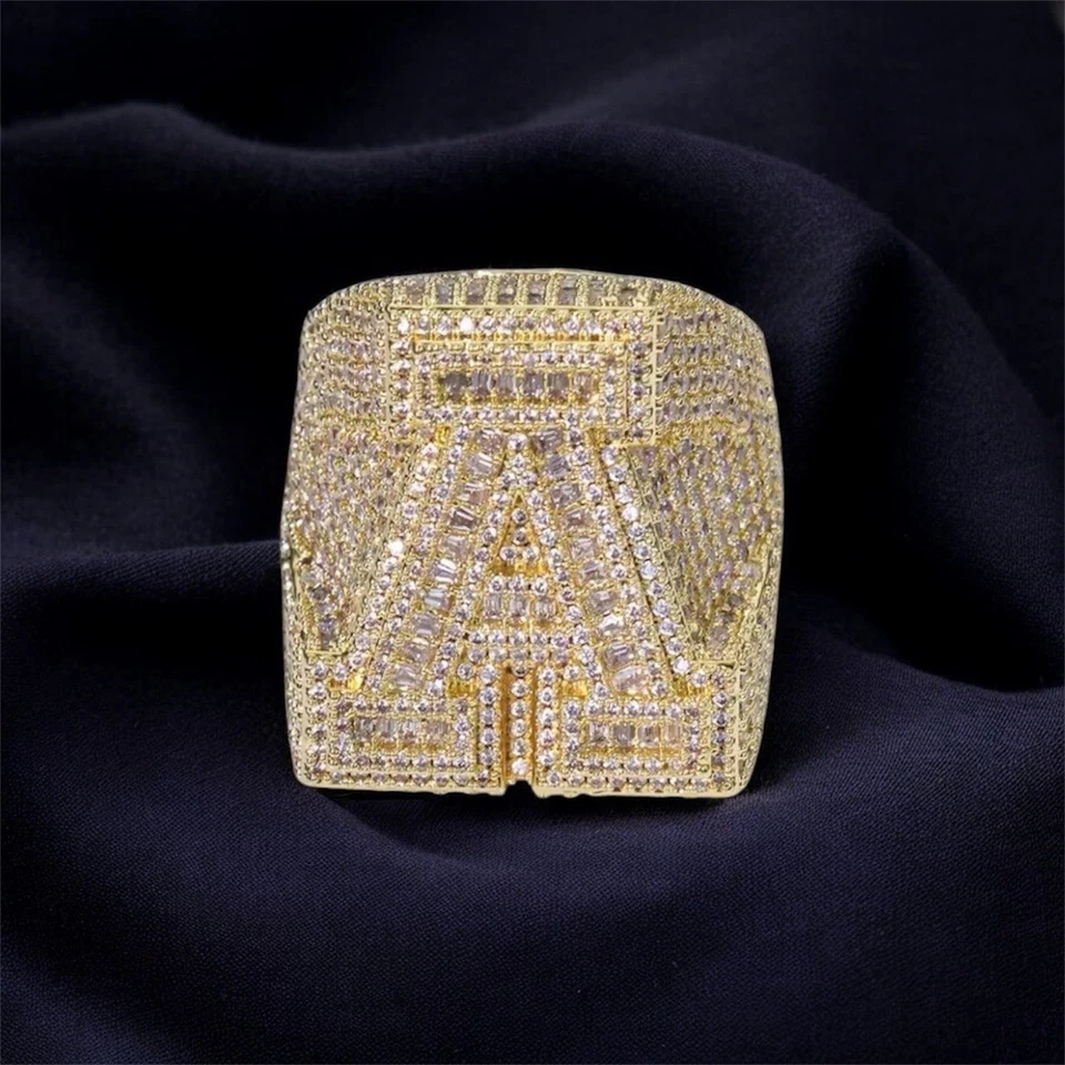 Anillo de letra inicial Baguette M personalizado 5AA CZ ajuste de punta hip hop joyería brillante Foto 4 de 4