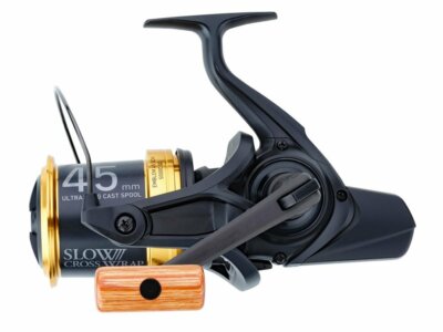 ダイワ daiwa uk エンブレム45scw QD Amazon | ダイワ(DAIWA) 23 エンブレム 45 SCW QD カープ リール