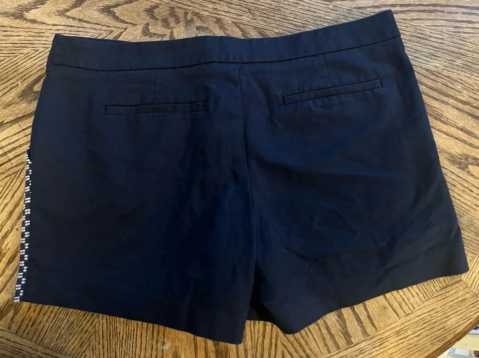 Женские шорты Dalia размер 10 темно-синие и белые с геометрической вышивкой спереди - Изображение 2 из 4