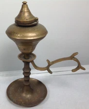 Vintage brass oil lamp hand held very decorative handle