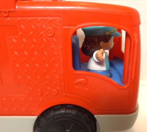 Camión de Bomberos Fisher Price con Sonidos y Hablando Plus One Fire Man Driver - Imagen 4 de 6