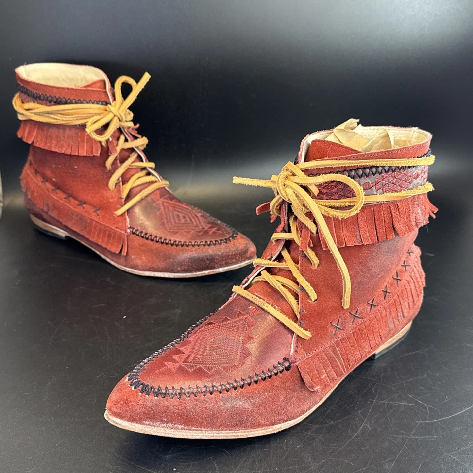 FREEBIRD by Steven FB-Tribe Red Suede Fringe Moccasin Boots Aztec Embossed Sz 10 - Image 2 of 4