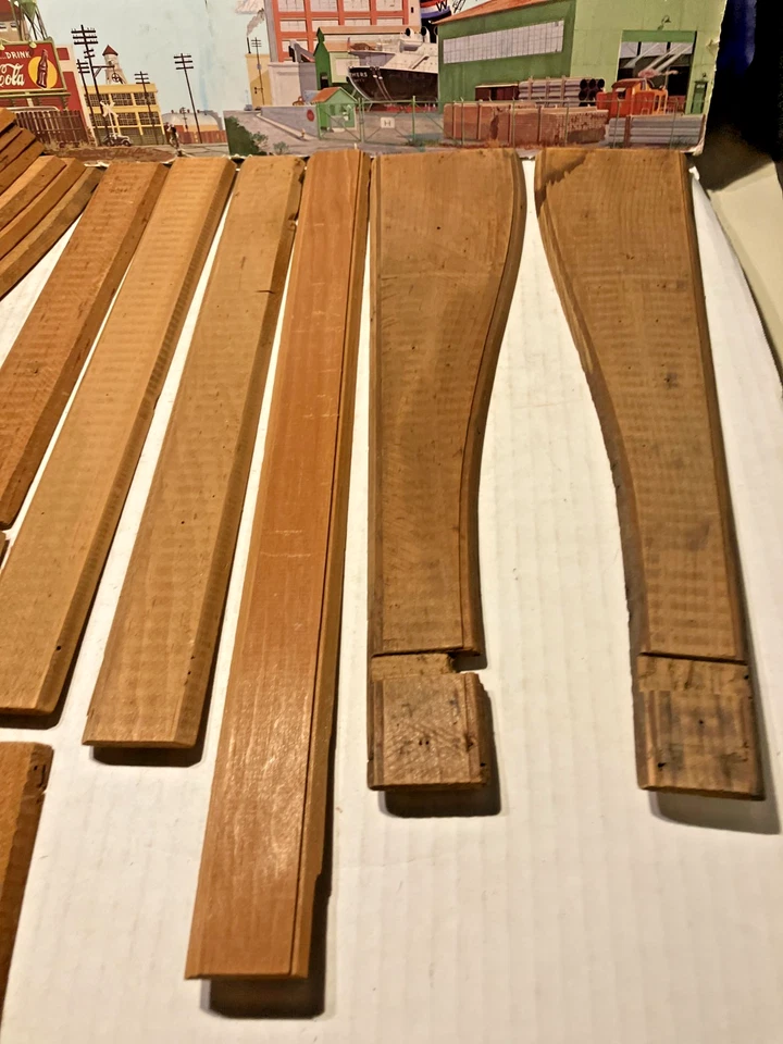 (30) VINTAGE TRU-SCALE HO WOODEN ROADBED ASSORTED CURVES and STRAIGHTS - Image 2 of 4
