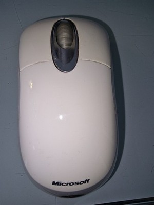 Classic Microsoft Wireless Optical Mouse White (P/N X08-99493) + USB Receiver