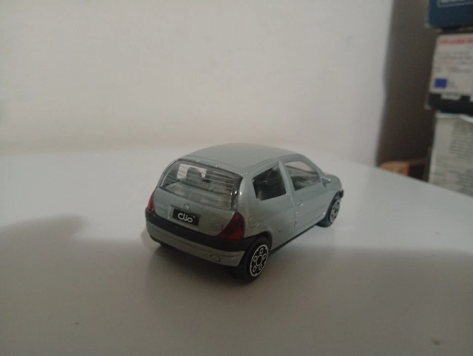 Renault Clio Burago 1 43 - Immagine 4 di 4