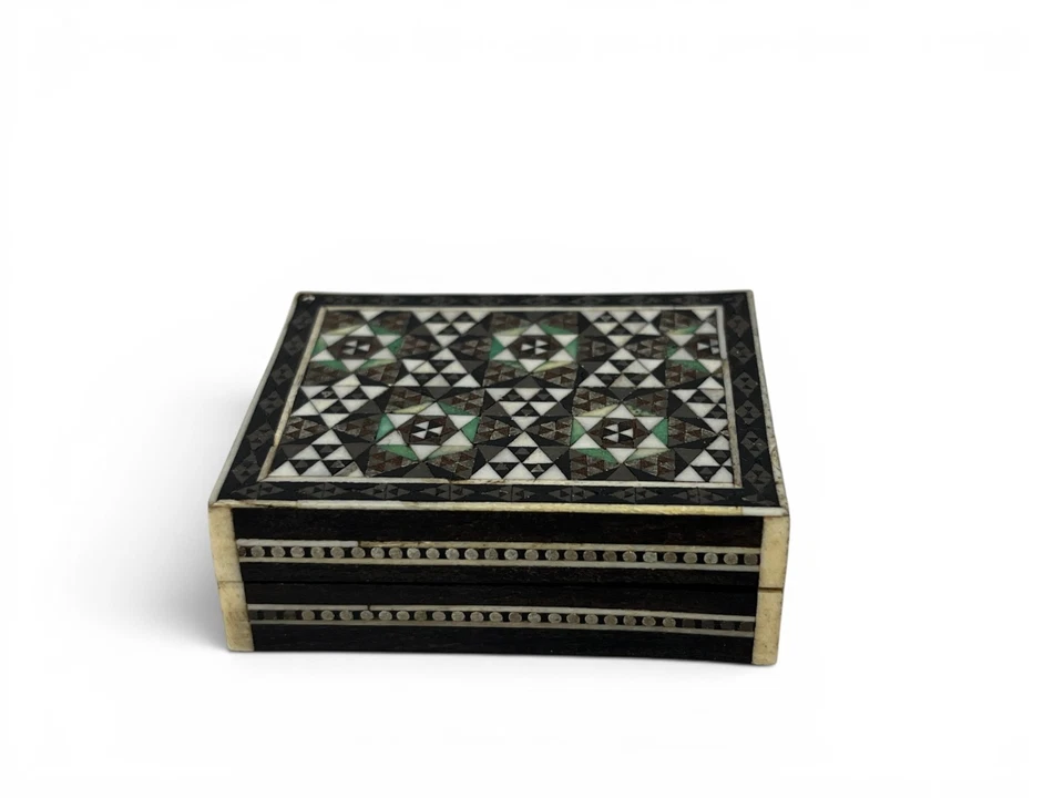 Objet de vitrine petite boite bois décor perse XXème - Photo 1/4