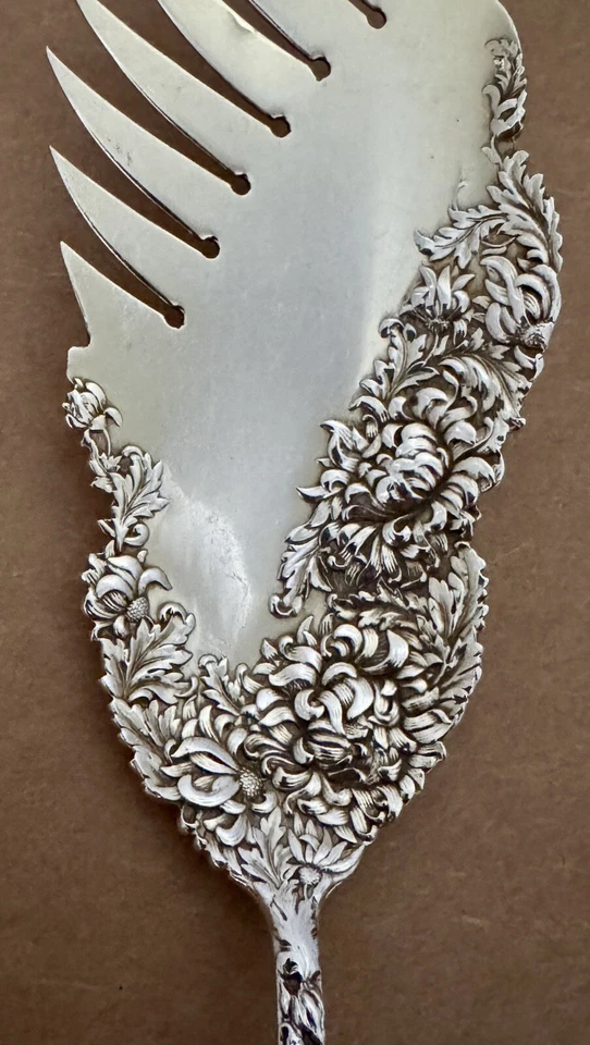 HERMOSO PAQUETE ESTERLINA DURGIN CRISANTEMO DORADO MACARRONES O SERVIDOR DE ENTRADA Foto 4 de 4