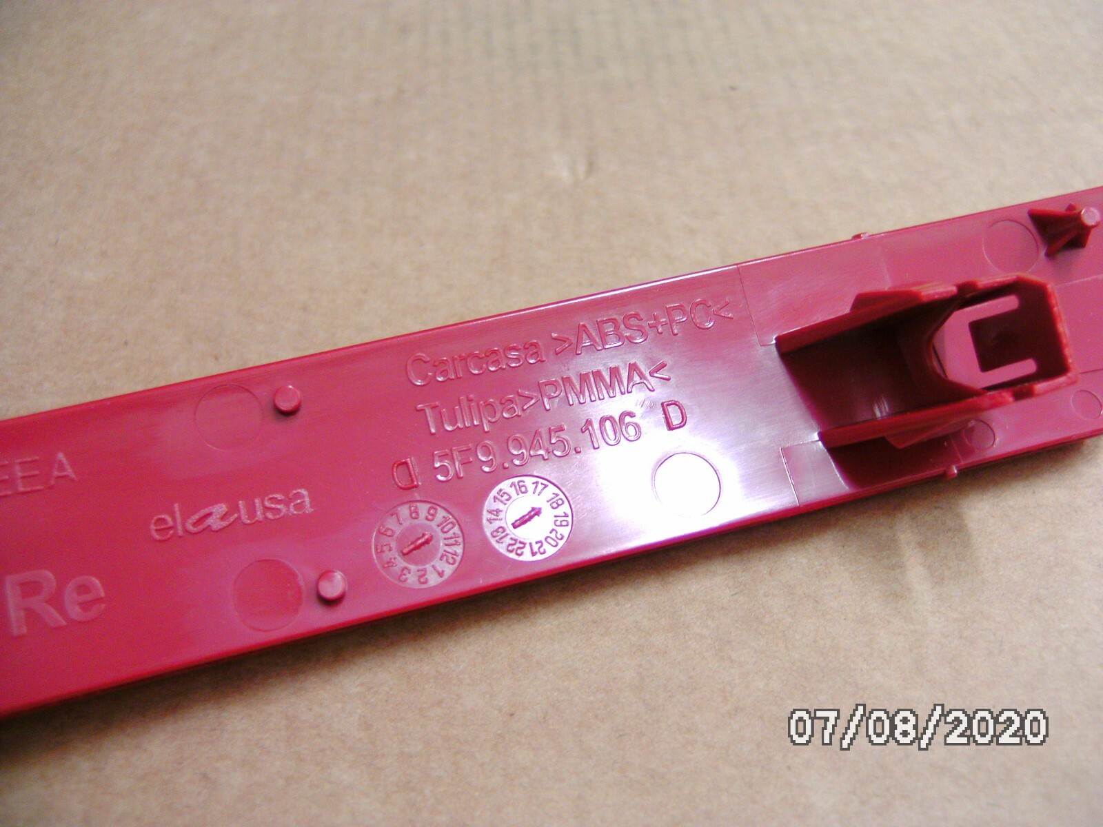 NEW GENUINE SEAT LEON FR ESTATE 20112016 RIGHT REAR BUMPER REFLECTOR