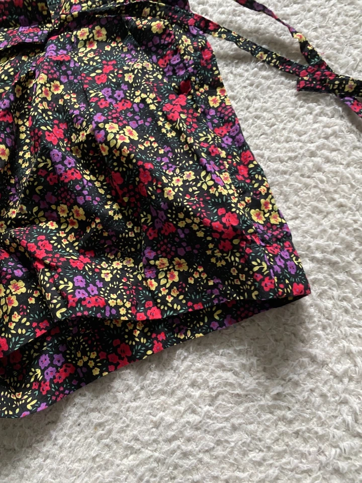 Pantalones cortos Twenty One para mujer con cordón floral multicolor talla S Foto 3 de 4