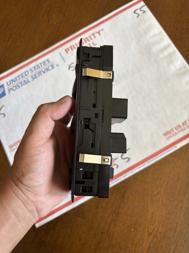 2009-2014 Volkswagen Routan Master Power Window Switch - Image 3 of 4