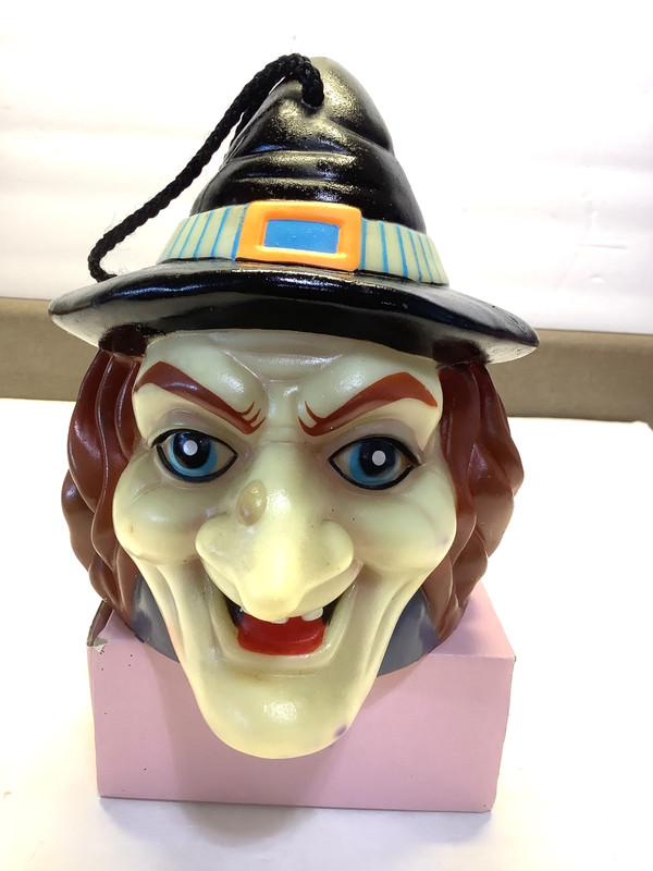LIGHT UP HANGING WITCH HEAD HALLOWEEN DECORATION TESTED WORKS ERIE SOUNDS 6" TAL