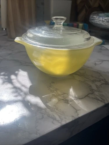Pyrex Vintage Small Yellow Bowl #401 1.5 PT