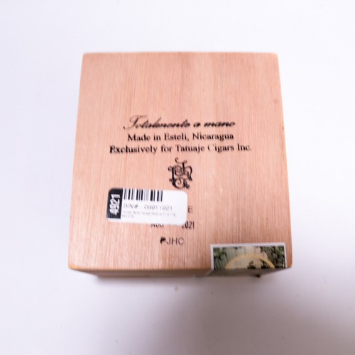 Caja de cigarros de madera vacía Tatuaje Petite Reserva 5,25" x 4,75" x 3,5" ~ - Imagen 5 de 8