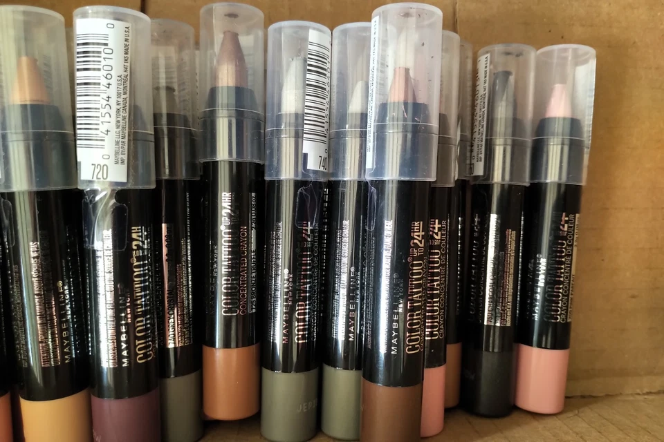 Maybelline Color Tatuaje 24 horas Crayón Concentrado Crema Barra Sombra de Ojos Defectuosa Foto 4 de 4