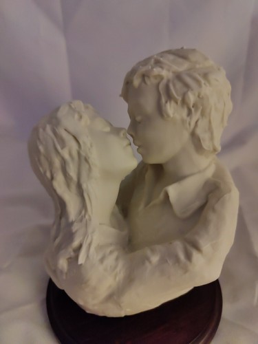 Stunning Rare Capodimonte Fabar White Porcelain Figurine Statue The Kiss - Picture 13 of 14