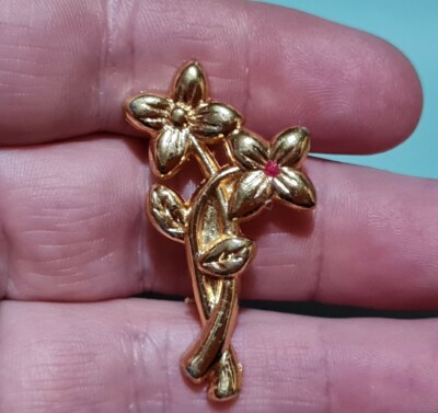 VERGOLDET BLUMEN BROSCHE VINTAGE OSTERN GESCHENK ANSTECKNADEL GESCHENK ROTER KRISTALL