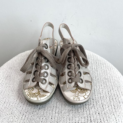 Sandalias Fly London para mujer 38 Yito Borgogna de encaje con punta abierta delantera plateadas beige - Imagen 2 de 12