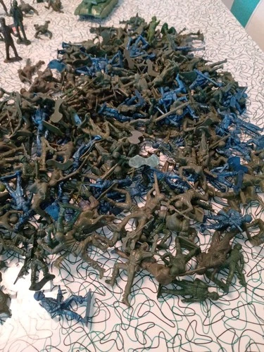 1960s Toy Army Men HUGE LOT MISC. Models Colors ONE OWNER Vintage Marx Tee Mee