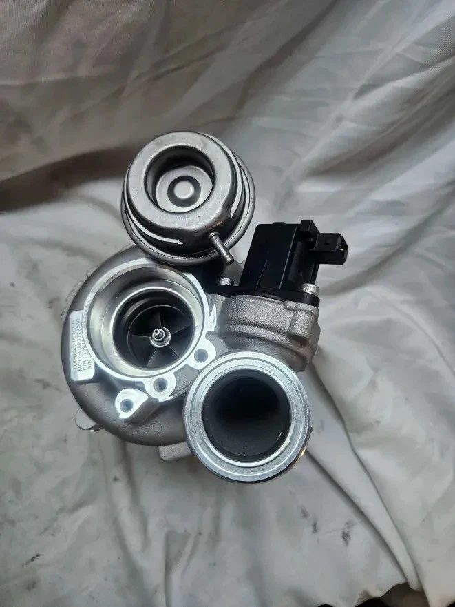 Turbocargador para BMW 550i 650i 750i X5 X6 2008-13 4,4 L N63 V8 769155-5015S Foto 2 de 4