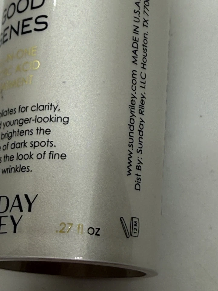 Tratamiento de ácido láctico Sunday Riley Good Genes 0,27 oz y seda sirena Earth Harbor Foto 4 de 4