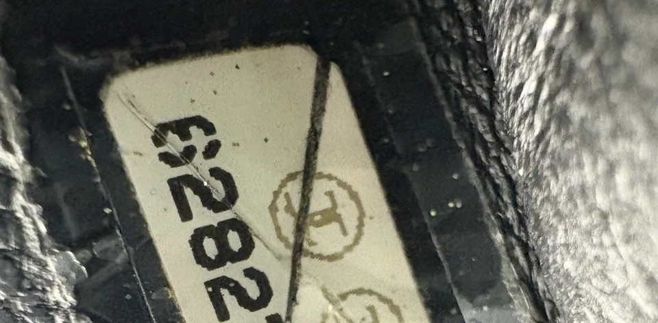 CHANEL Black Caviar Quilted Leather Classic Double Flap Medium GHW Series 6 24k - Image 2 of 4