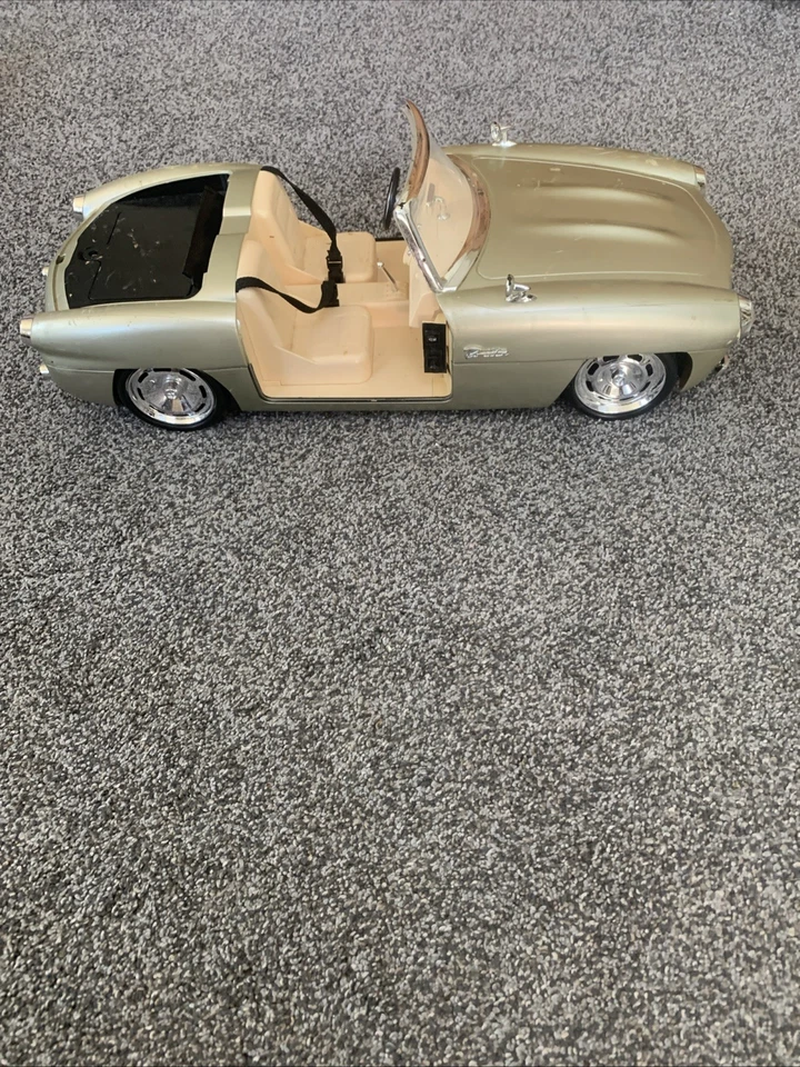 Bratz MGA 2004 Remote Control Mercedes Convertible Car with Bratz Dolls-PU in NJ - Image 2 of 4