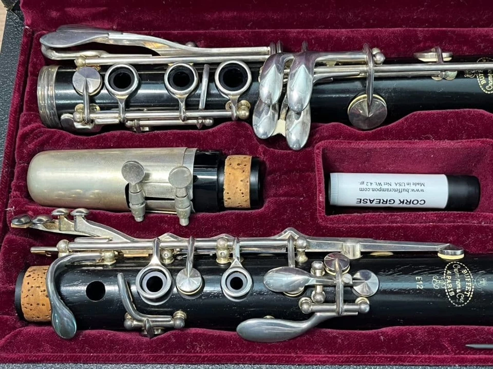 Clarinete Buffet Crampon E12 madera de granadilla usado con estuche rígido - Imagen 2 de 4