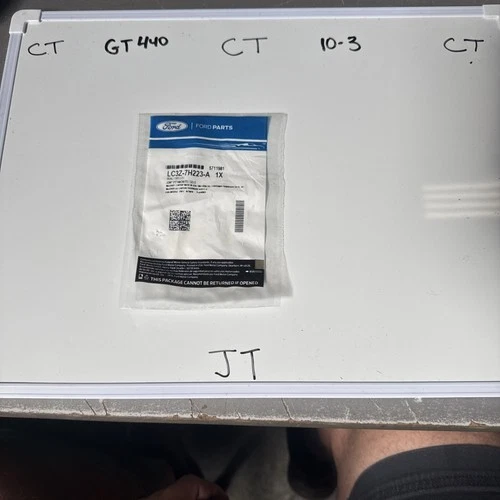 (1) FORD OEM SEAL LC3Z 7H223 A Nos OEM Sold Individually Brand New