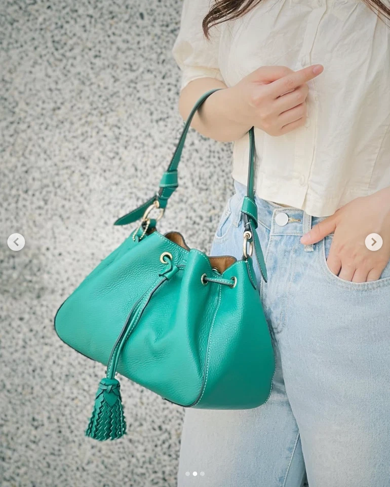 NUEVO CON ETIQUETAS - Bolso de Hombro Coach Everly con Cordón - C5671 JADE BRILLANTE - Cuero Suave