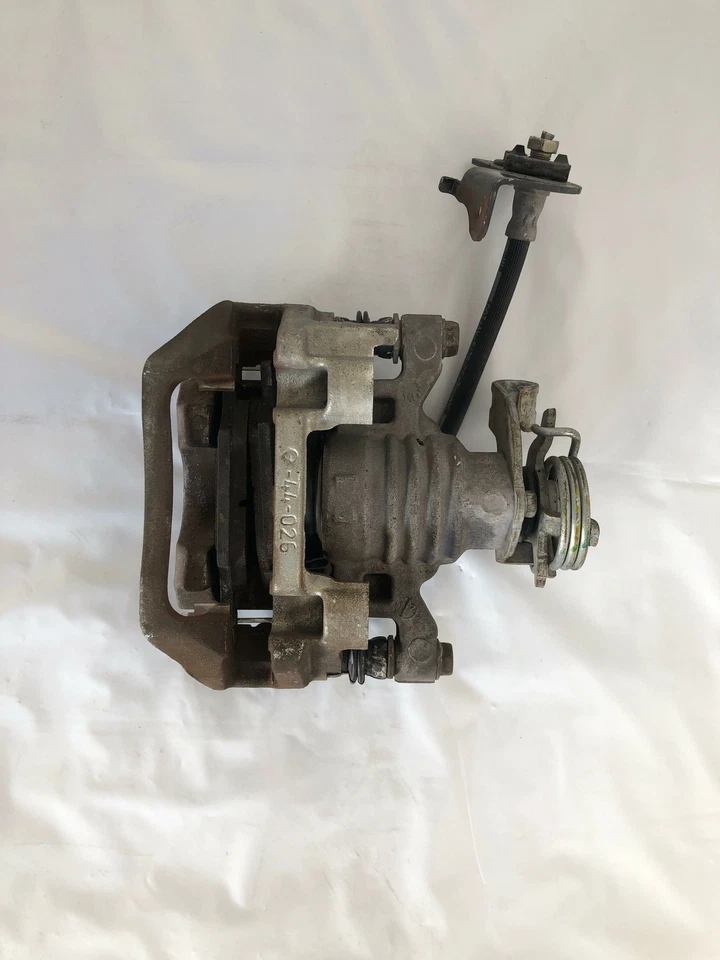 Pinza de freno de disco trasera Chevy Cobalt 2005-2010 lado derecho del pasajero G Foto 4 de 4