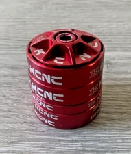 KCNC SPACERS (5) STEM CAP AND STEM BOLT RED 24 GRAMS FITS 1 1/8 INCH TUBE
