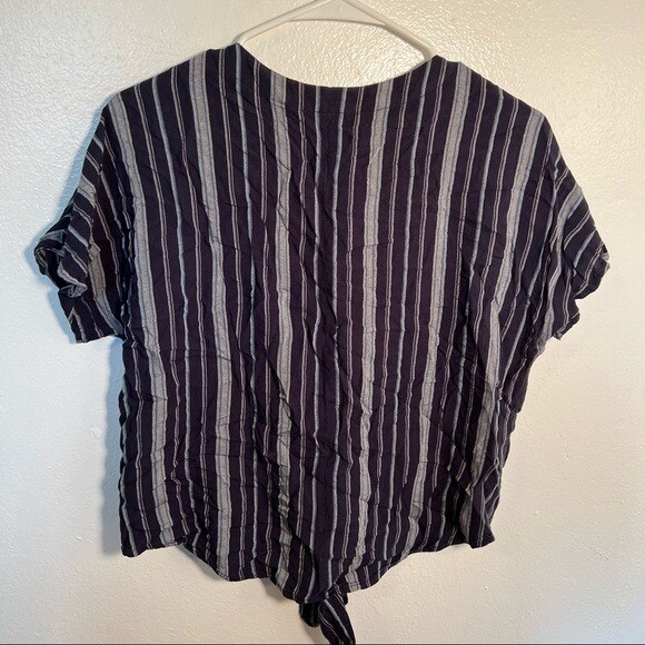 Universal Thread Women’s Size Medium Button Down … - image 7