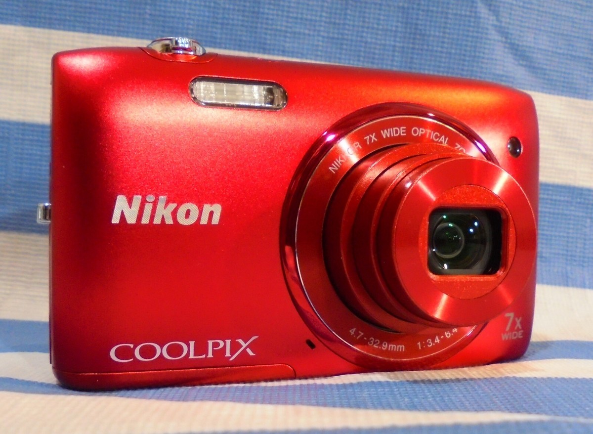 Nikon coolpix S3400,20MP,7x ,f/3.4,2.7in,RED,unused item
