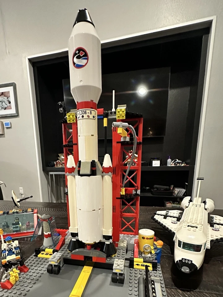LEGO CITY: Space Centre (3368) & Space Shuttle (3367) LOT - READ Description - Image 2 of 4